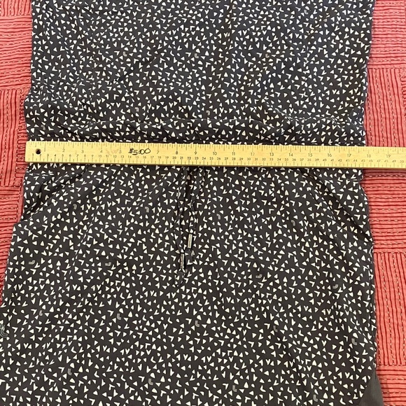 Lolé Gray and White lightweight Patterned sleeveless dress with pockets - Picture 5 of 16